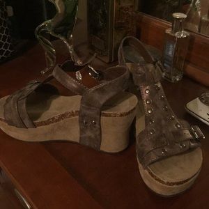 Super Cute Brown Wedges